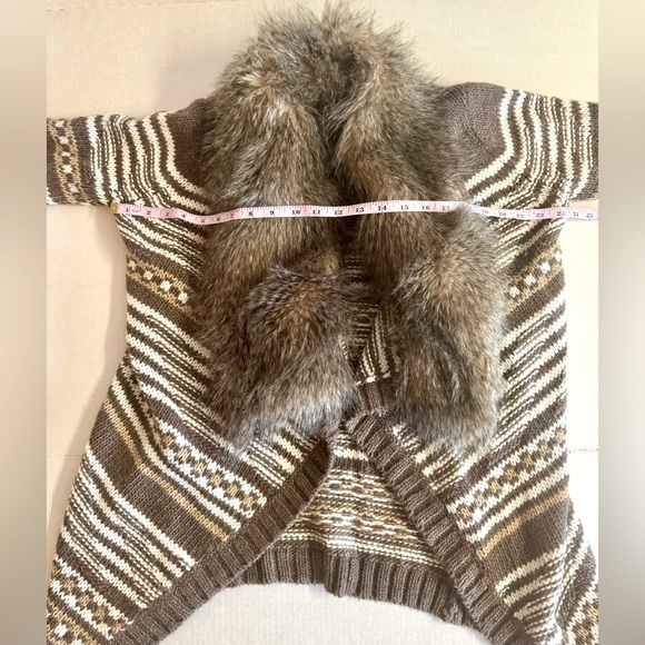 Express -Maximalist open front striped cardigan with removable faux fur Size M - Picture 2 of 6